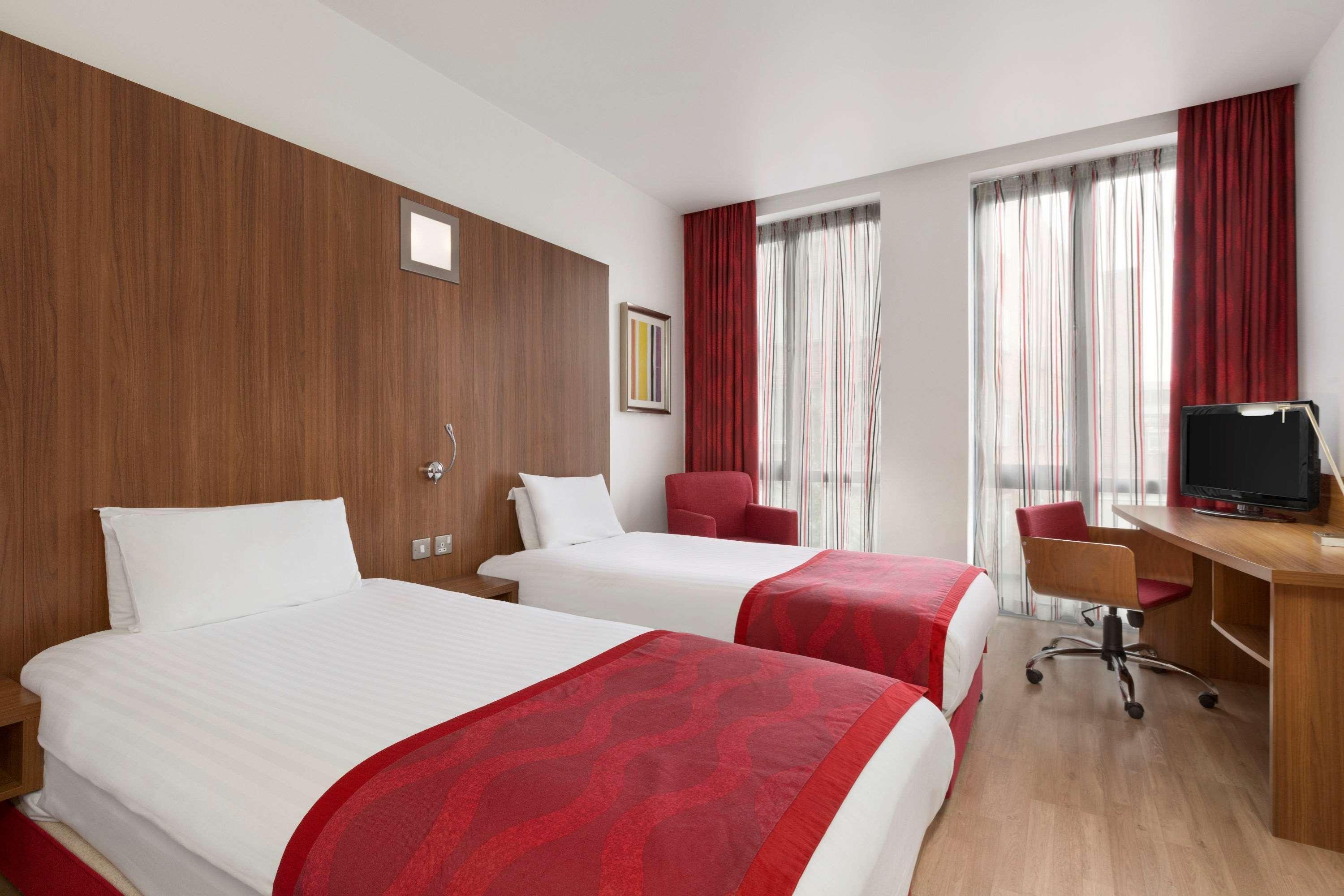 Ramada Encore Leicester City Centre Екстериор снимка